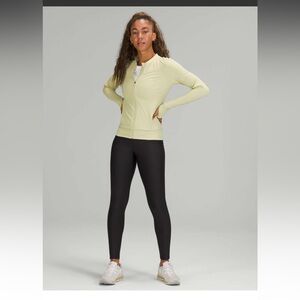 Lululemon Base Pace High-Rise Fleece Tight 28"
Black Size 4